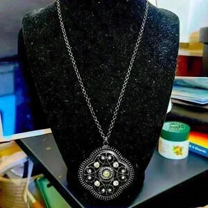 Express necklace